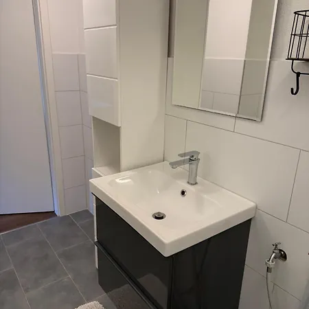 Gemuetliche Voll Ausgestattete 1 Bis 2 Personen Im Weindorf Zentral Ruhig Und Perfekt Angebunden